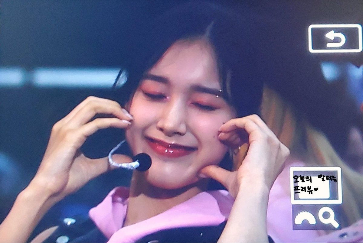220618 드림콘서트

이 사랑둥이 강쥐...

#장예은 #STAYC #스테이씨 #재이 #J #째이째이 <a href="/STAYC_official/">STAYC(스테이씨)</a>