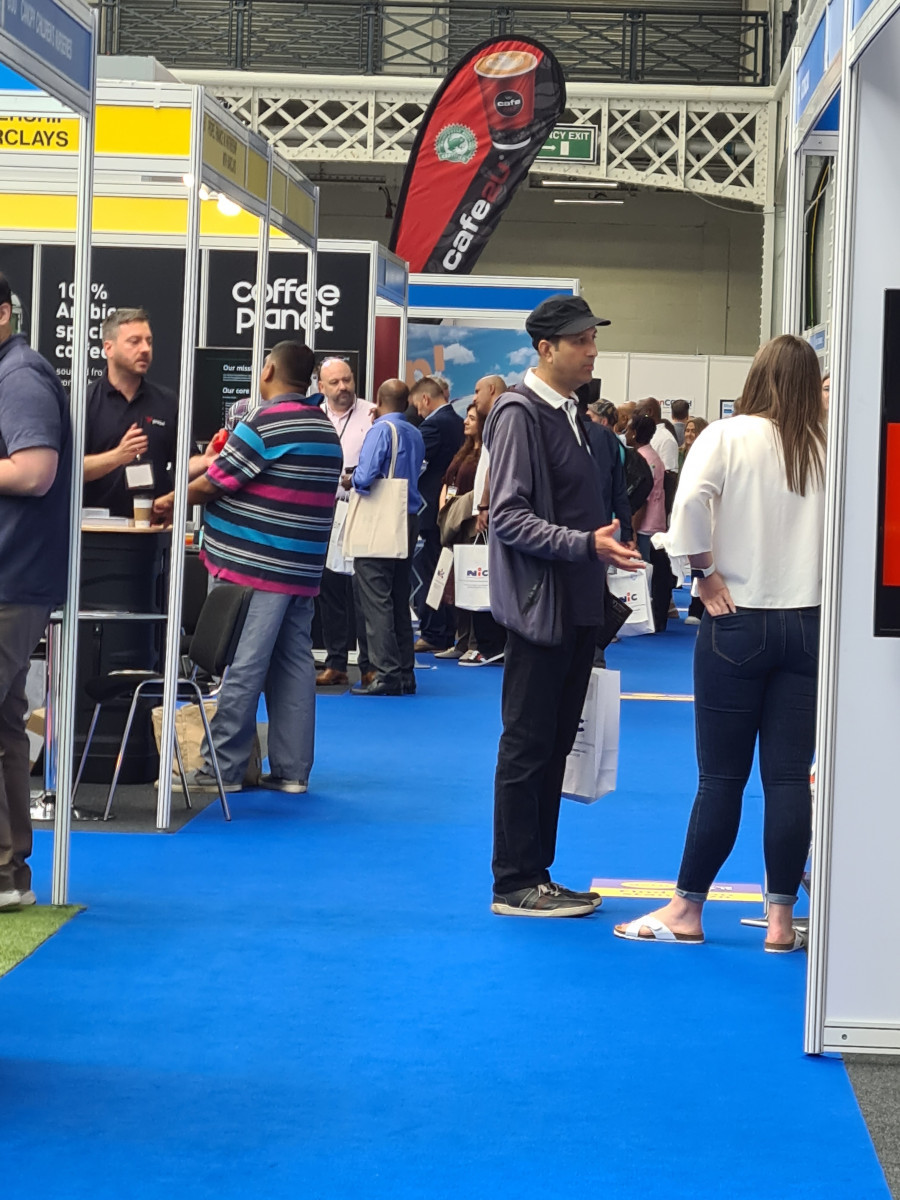 socialHANDLER® tweet media