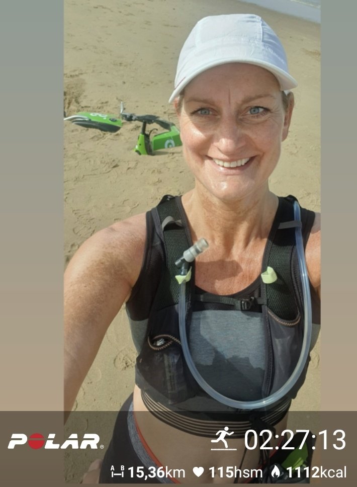 Slow easy trailrunning because of a healing throatinfection #lifeisbeteronthetrails #happy #sportygirl 🌞🏃‍♀️😍
