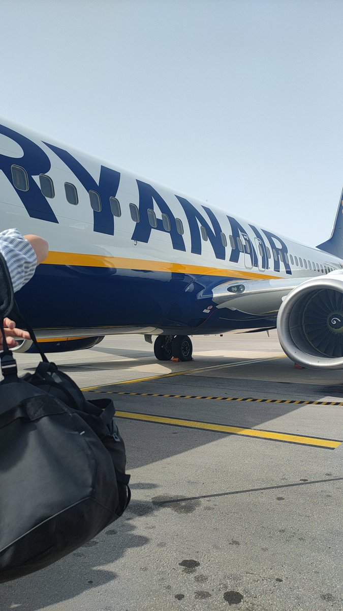 D3ividESP's tweet photo. 🛫 ➡️ Lisbon 🇵🇹

#BLASTPremier https://t.co/WxGIyKCFdG