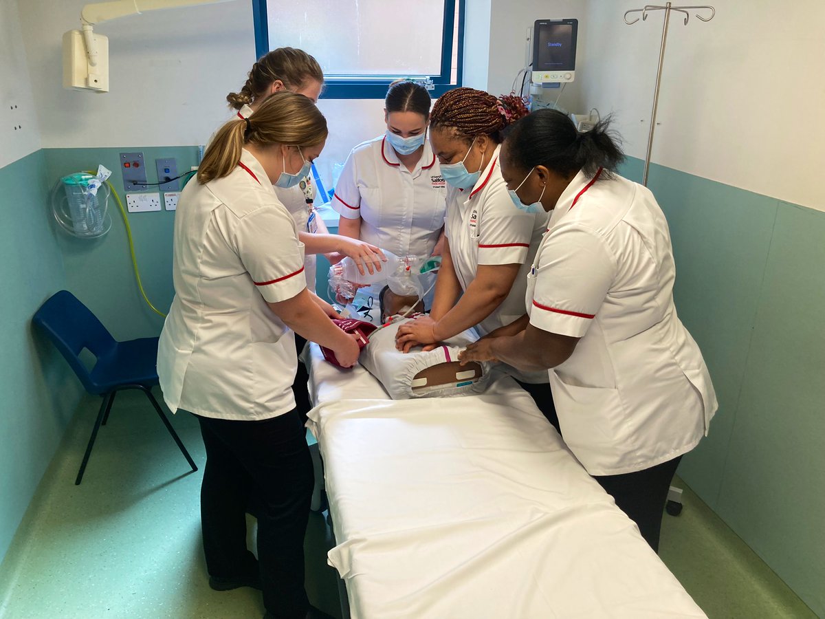 lukehulton's tweet photo. Great adhoc learning session today with #UoS students. #AtoE approach #BLS post resus care @SkillsTeamUoS @NCA_Resus @nursingSUni @WeStudentNurse @WeNurses #simnario #CPR #Nurse #nurselife #savinglives @ResusCouncilUK #fghED @BuryCO_NHS https://t.co/SXJ7fV42eP