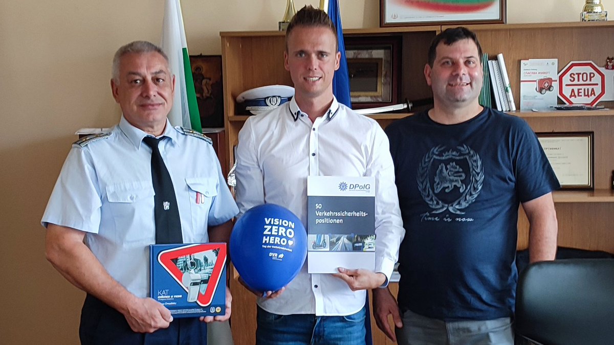 DPolGBund's tweet photo. Gespräch mit #Verkehrspolizei in Sofia
#DPolG beteiligt sich am Tag der #Verkehrssicherheit 2022
#VisionZeroHero
https://t.co/TXYrvRyhxi https://t.co/UqbFZTRpPi