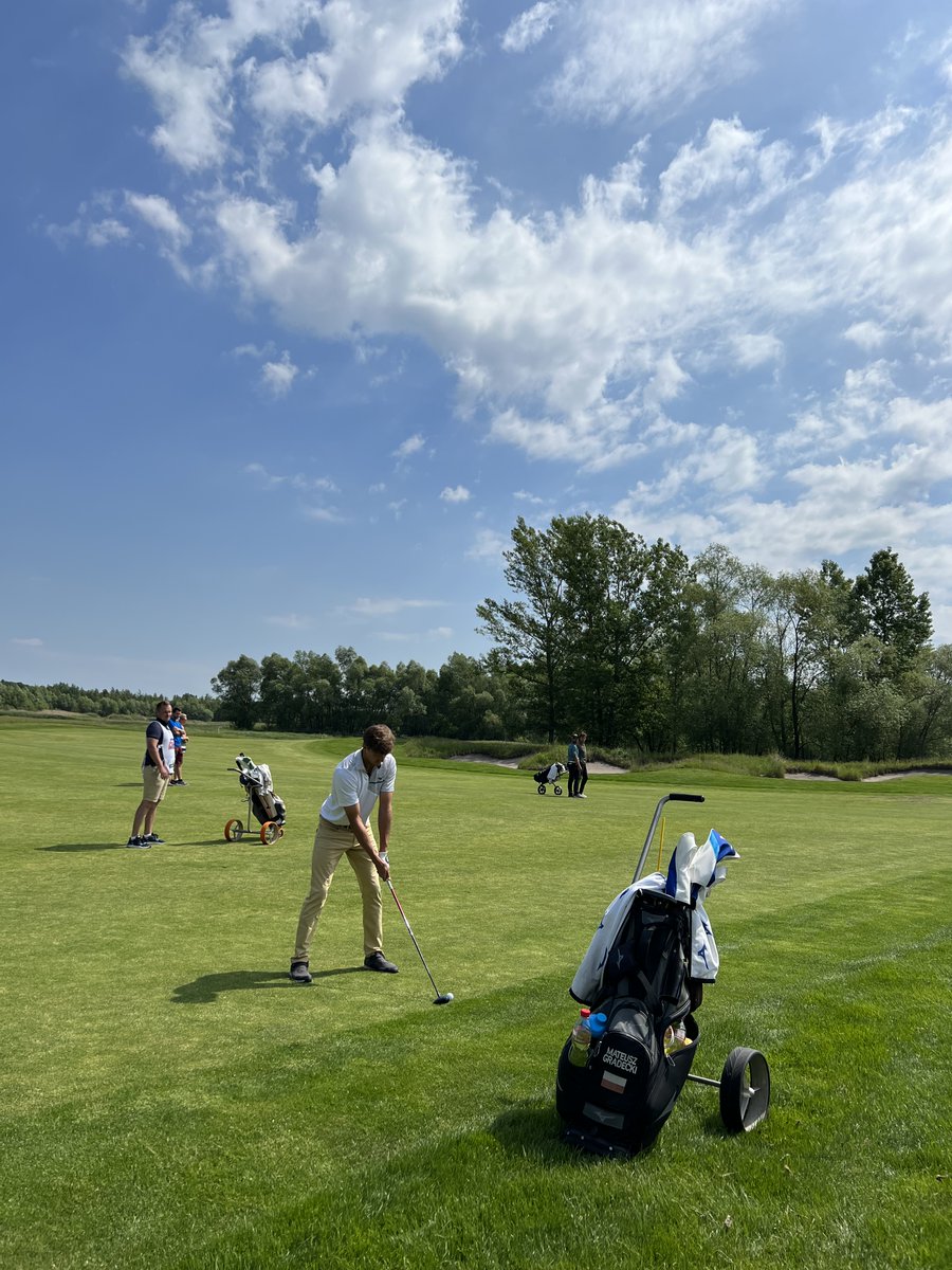 GolfChannel_PL's tweet photo. Oczywiście, że 💪 Mateusz Gradecki gra w trzeciej rundzie Kaskáda Golf Challenge! Oczywiście trafił 🐦 na pierwszym dołku. #KIBICUJEMY. #GoSchupi! #GoGradi! 🎯
📷 Karola
https://t.co/NllPOQaKfQ
@Challenge_Tour #TeamGradi #PolskiGolf #SolidarnizUkrainą #GolfChannelPolska https://t.co/HoXVCvYWPt