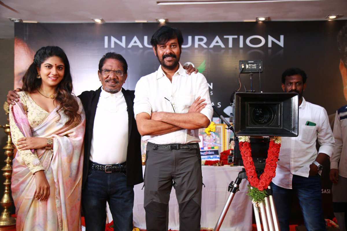 Saravanaspb's tweet photo. #RedGreenProductions ProdNo1 dir by #Saayam fame @directorantonysamy titled #KOORAIVU *ing @natty_nataraj @goldensubi @manobalam @directorbose #Ilavarasu started wit Pooja,1st shot dir by @offBharathiraja 
@dop_christopher @s09885759 @mmscutz #Padmanaban #Yugabharathi @onlynikil https://t.co/hrqMHu928R