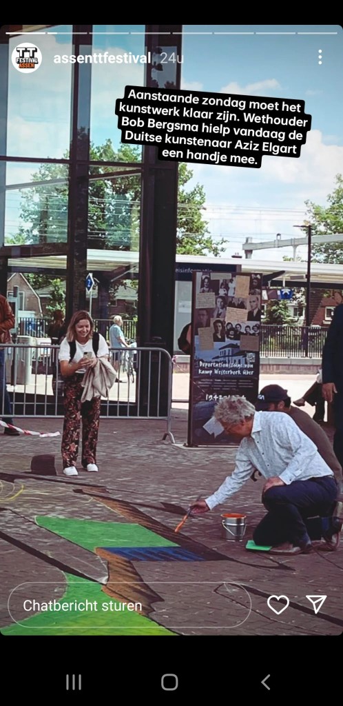Donderdag jl. op mijn laatste dag als #wethouder in #Assen nog even meegewerkt aan de realisatie van het #TT #streetart #kunstwerk voor het #station in #Assen ! #kunst #cultuur