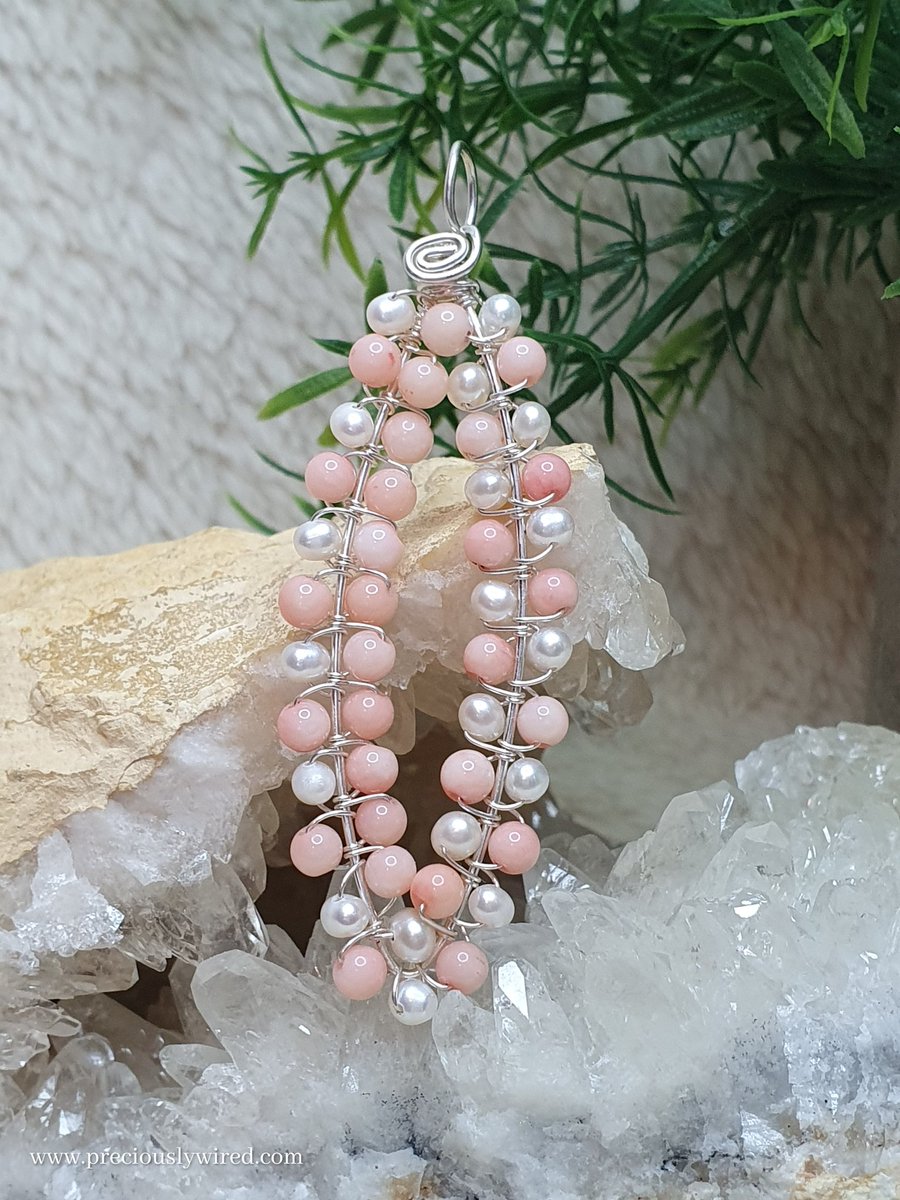PreciouslyW's tweet image. Feminine Coral &amp;amp; Pearl Sterling pointed oval pendant preciouslywired.com

#handmade #handmadejewellery #craftbizparty #MHHSBD #ukmakers #ElevensesHour #UKGiftAM #smartsocial #funpmlunch #HandmadeHour #Inbizhour #womaninbizhour #YourBizHour #UKLateHour #breaktimehour #BizHour