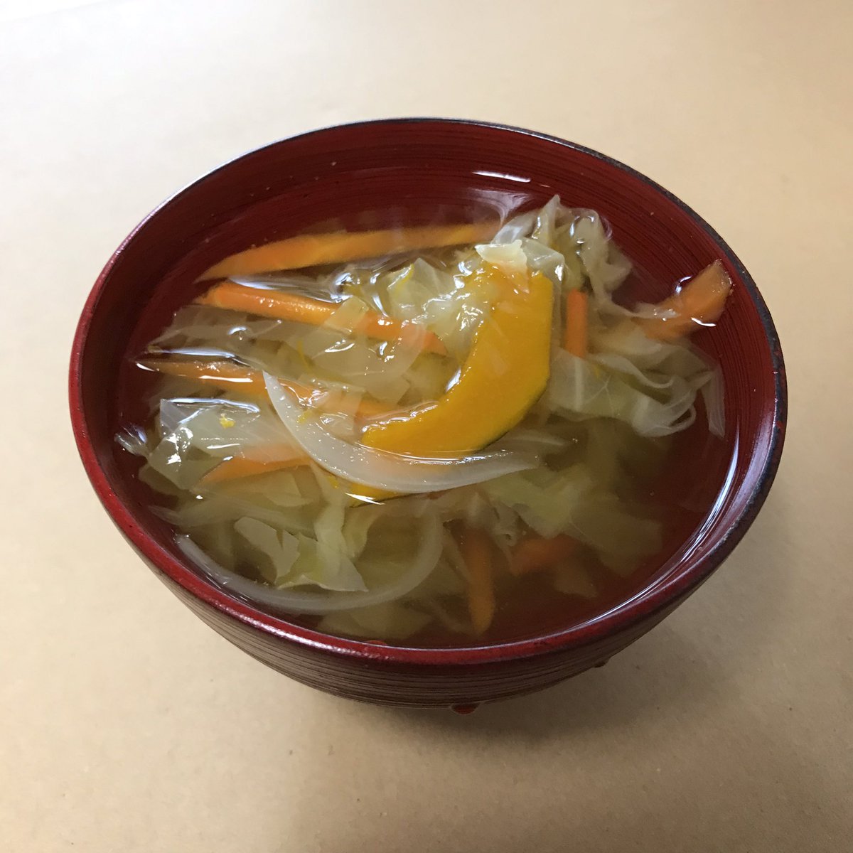 今日のスープは野菜スープ。食べていると体調がいいので毎日たべています。今日もおいしく頂きました。#今日のスープ　#野菜スープ　#ケの食事　#にんじん　#玉ねぎ　#キャベツ　#かぼちゃ　#today’s soup   #vegetable soup  stand.fm/episodes/62686…
