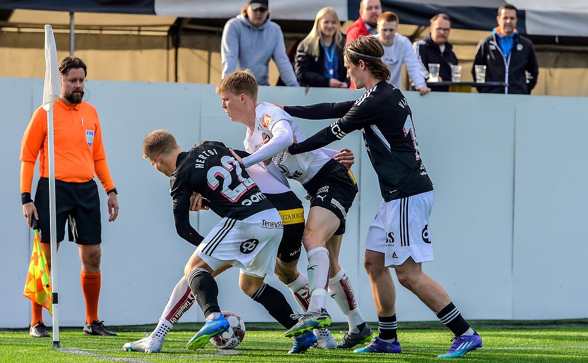 Veikkausliiga's tweet photo. FC Haka hakee paluuta voittojen tielle – ”Selkeä tavoite on ottaa kolme pistettä” https://t.co/ZIvCmryI5I #FCHaka #Veikkausliiga #HAKAIFKM https://t.co/GBELM4RS9w