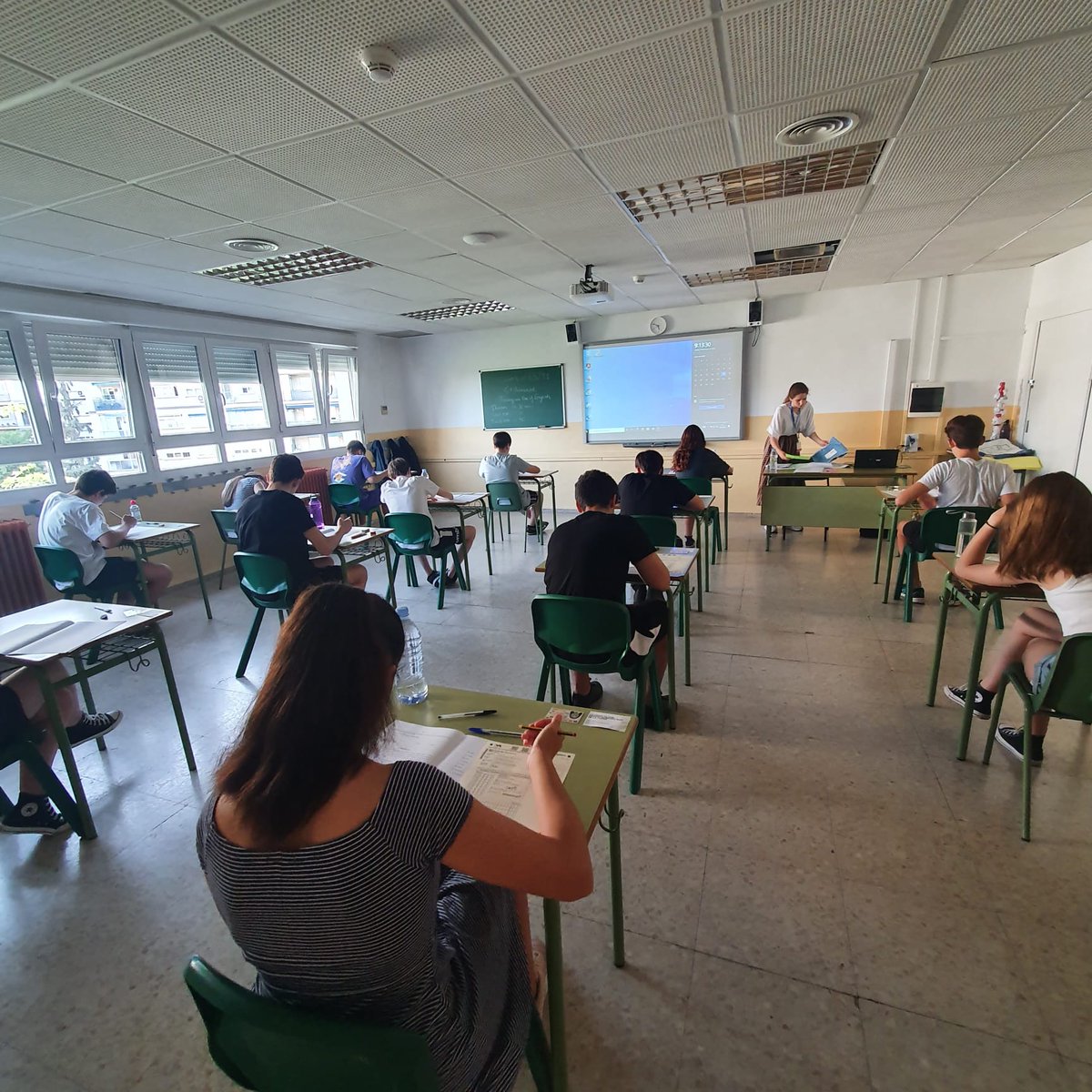 BEDAspain's tweet photo. Hoy estamos abordando el SUPER-SÁBADO de exámenes @CambridgeEngSP para @BEDAspain #ES291 con 2500 candidatos en 45 venues de 8 Autonomías. Gran trabajo en equipo de nuestro centro examinador y los colegios. Enhorabuena! https://t.co/KHJJEYjXNZ