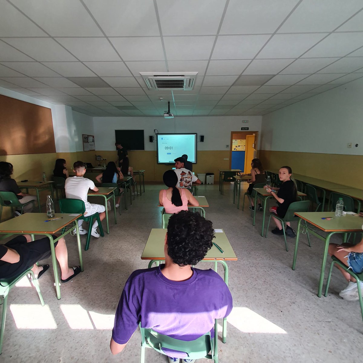 BEDAspain's tweet photo. Hoy estamos abordando el SUPER-SÁBADO de exámenes @CambridgeEngSP para @BEDAspain #ES291 con 2500 candidatos en 45 venues de 8 Autonomías. Gran trabajo en equipo de nuestro centro examinador y los colegios. Enhorabuena! https://t.co/KHJJEYjXNZ