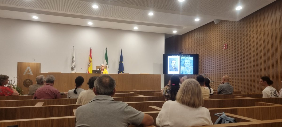 En <a href="/CA_DOLMENESATQ/">CA Dólmenes de Antequera</a> escuchando a <a href="/IsabelBaquedan2/">Isabel Baquedano Beltrán</a> hablar sobre Encarnación Cabré es muy emocionante. Reconocer a Encarna es hacer justicia a una trayectoria vital y profesional muy meritoria @past_women  <a href="/PArqueologas/">pr.arqueologas</a>