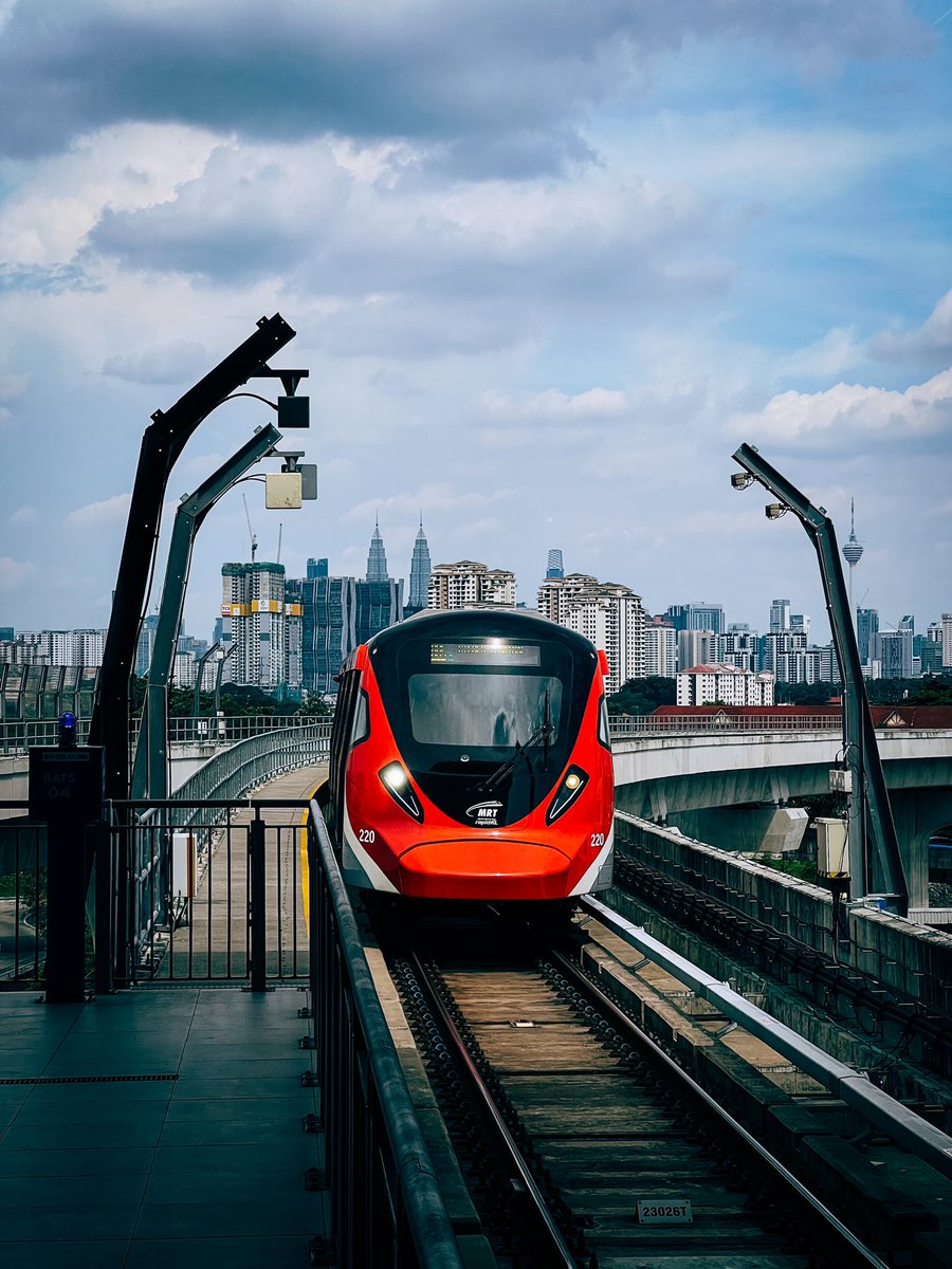 _dauzuki's tweet photo. Trying a new mrt lane ππ‘
#ShotOniPhone
#pylinephase1 https://t.co/wEo9gXHbN3