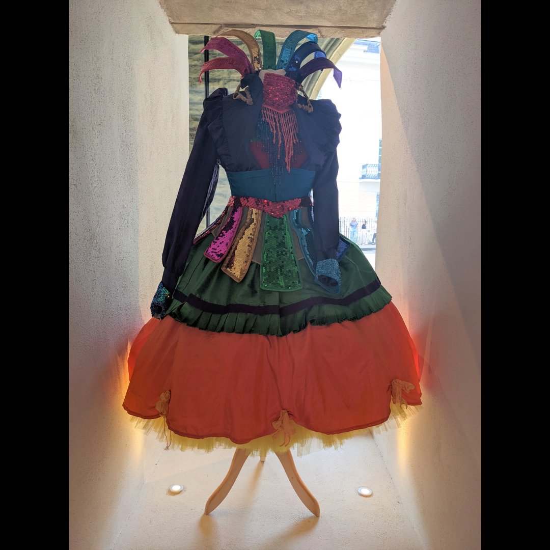 YorkTheatre's tweet image. 🏳️‍🌈🏳️‍⚧️Happy #YorkPride Day everyone! 

To celebrate, our brilliant Costume Hire team have put together this fab outfit for our foyer. Stop by and take a look. 

yorktheatreroyal.co.uk/costume-hire/