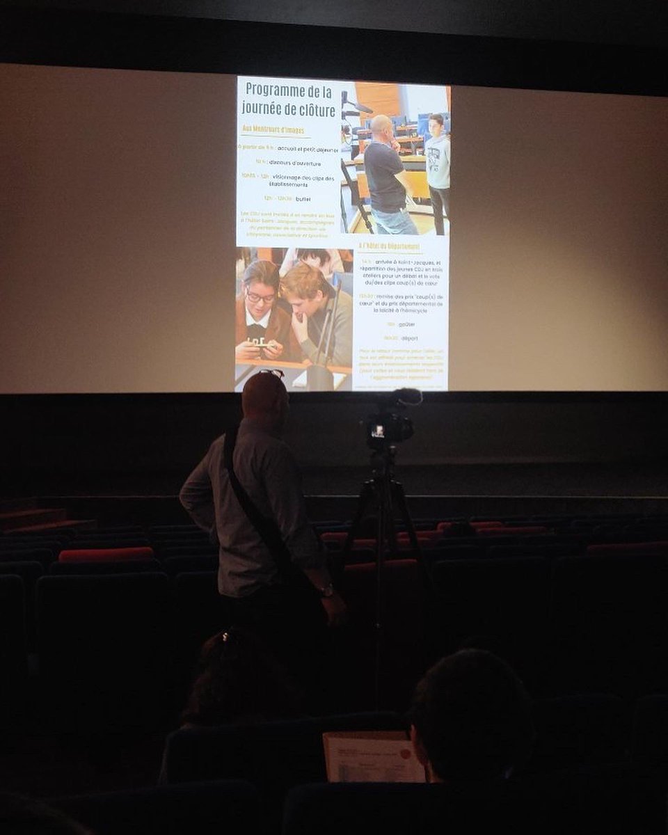 CollegeFroment's tweet photo. Le 8 juin, Jade et Donovan, élus au #CDJ47 ont présenté leur court-métrage sur la #laïcité lors d’une journée de projection des 26 CVC des collèges du #lotetgaronne. Bravo à eux, à Mme Fagès et Sarah qui les ont aidés @AcBordeaux @Dsden47 https://t.co/d3WNI4MTP6