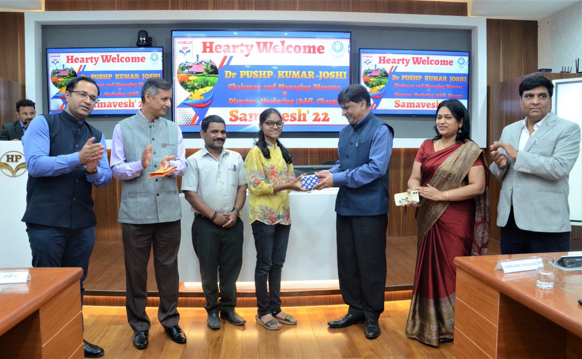 HPCL's tweet photo. #HPPathshala 100% result for 10th std. students with Ist division for 20 students.
C&amp;MD #HPCL Dr Pushp K Joshi during his visit to #HPMDI Nigdi felicitated one of the 26 students &amp; appealed to HP family members to join this Community Centric Volunteering Teaching Platform. https://t.co/1gXRulKRax