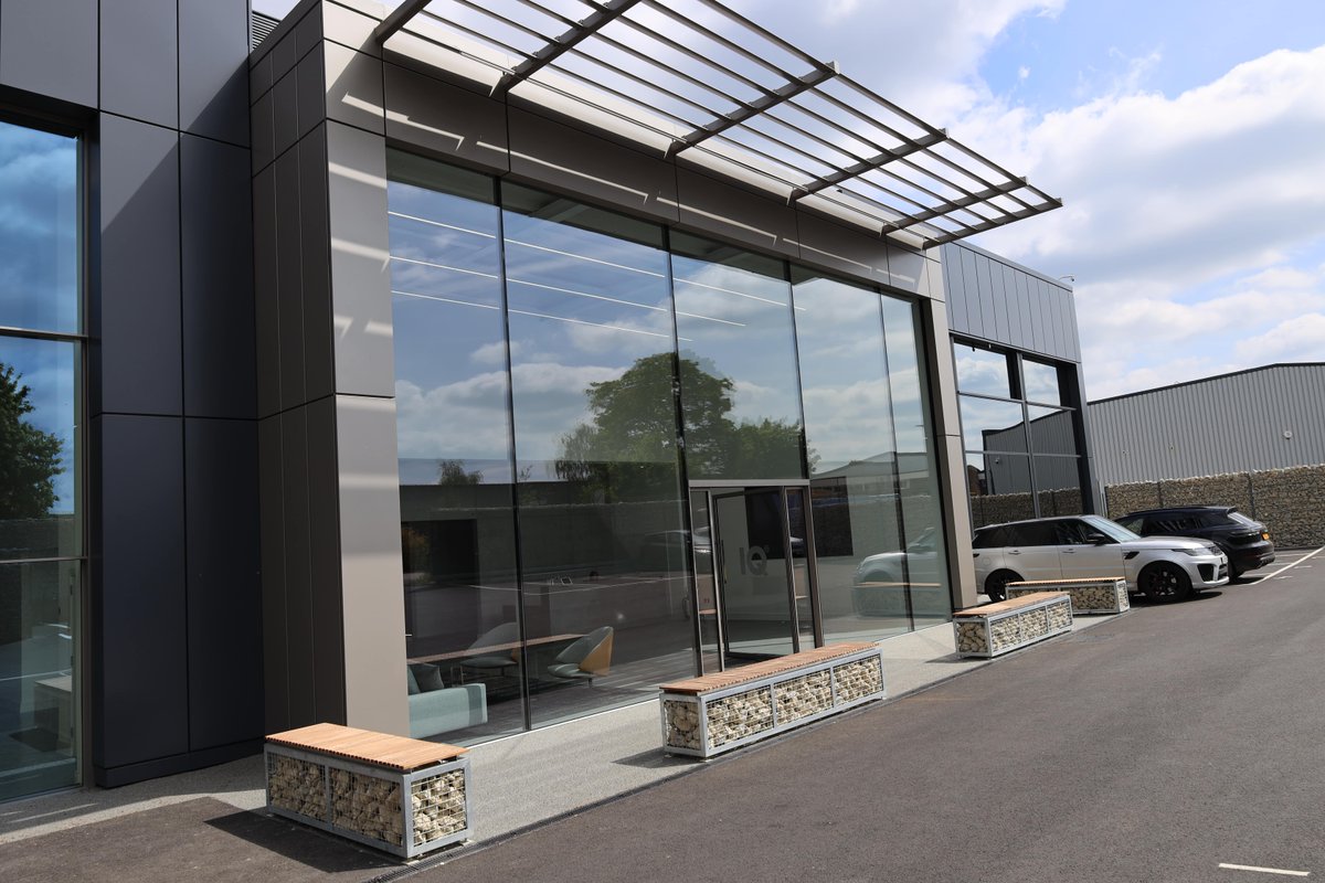 The Invisio #façadesystem at the #glazingshowroom is a perfect example of using #oversizedarchitecturalglazing to create a floor to ceiling #façadedesign

Read about the #structuralglassfaçade here >>> iqglassuk.com/invisio-facade…