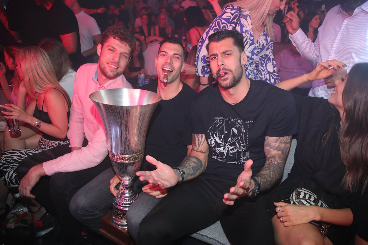 olympiacosbc's tweet photo. 😎🍾🎤Καλημέρα από τους νταμπλούχους Ελλάδας, που το... ξημέρωσαν!!! 

For More 📸 here... https://t.co/OnLvegDoxW

#OlympiacosBC #WeAreOlympiacos #TogetherWeFight https://t.co/gPxV3Pjs74