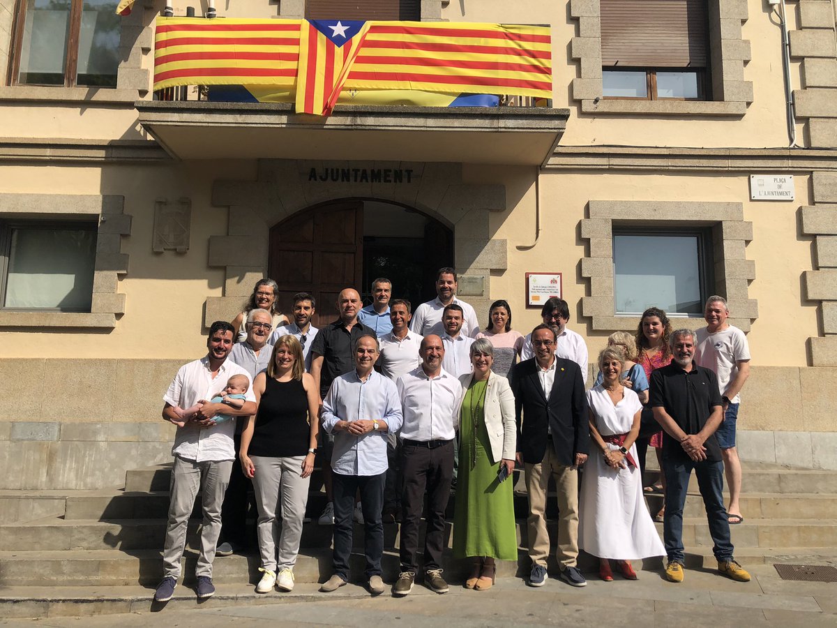 jorditurull's tweet photo. Aquest matí al Ple de l’@AjTorrelles  fent costat a l’#EduardGarcia qui ha estat escollit com a nou alcalde de #TorrellesdeLlobregat. 
Molts encerts alcalde i sobretot molta feina que segur que faràs  al servei dels torrellencs i torrellenques. Tot el nostre suport!! https://t.co/q23vlqYj0W
