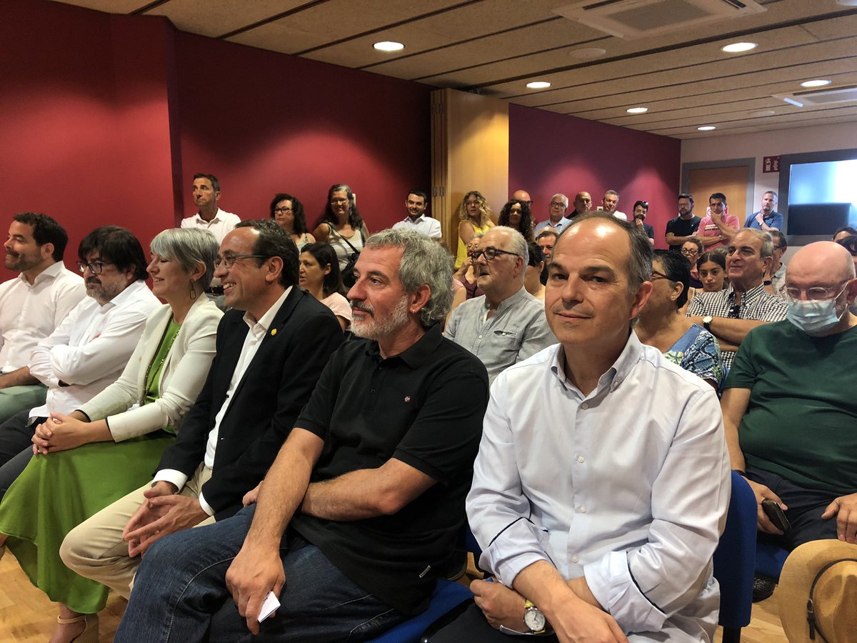 jorditurull's tweet photo. Aquest matí al Ple de l’@AjTorrelles  fent costat a l’#EduardGarcia qui ha estat escollit com a nou alcalde de #TorrellesdeLlobregat. 
Molts encerts alcalde i sobretot molta feina que segur que faràs  al servei dels torrellencs i torrellenques. Tot el nostre suport!! https://t.co/q23vlqYj0W