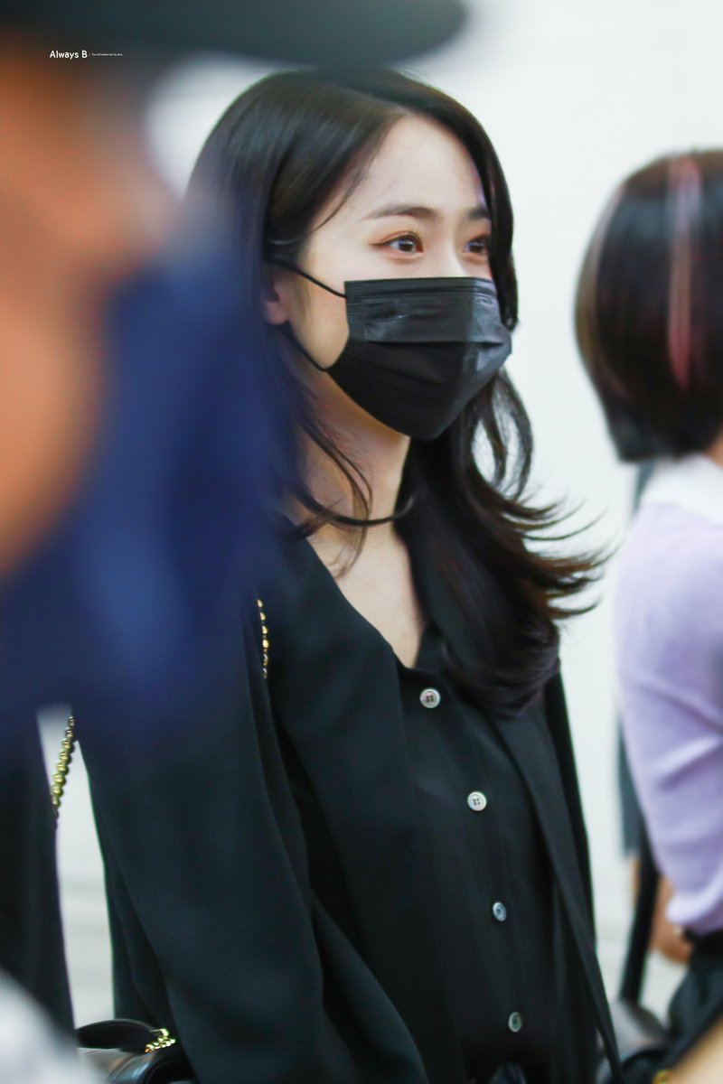 Always_B_'s tweet photo. 220616 출국
#여자친구 #VIVIZ #신비 https://t.co/LO1u2qQFa7