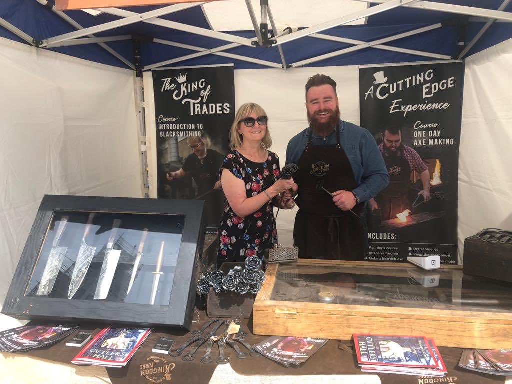 Livery Crafts Fair opens at 11 today Guildhall Yard. Really interesting stands. Head to worshipfulcompanyofcutlers where they are selling hand made pewter 🌹. Lovely! Two shows LTS at 12 &amp; 4  last chance, don’t miss it! becketpageantforlondon.com/tickets