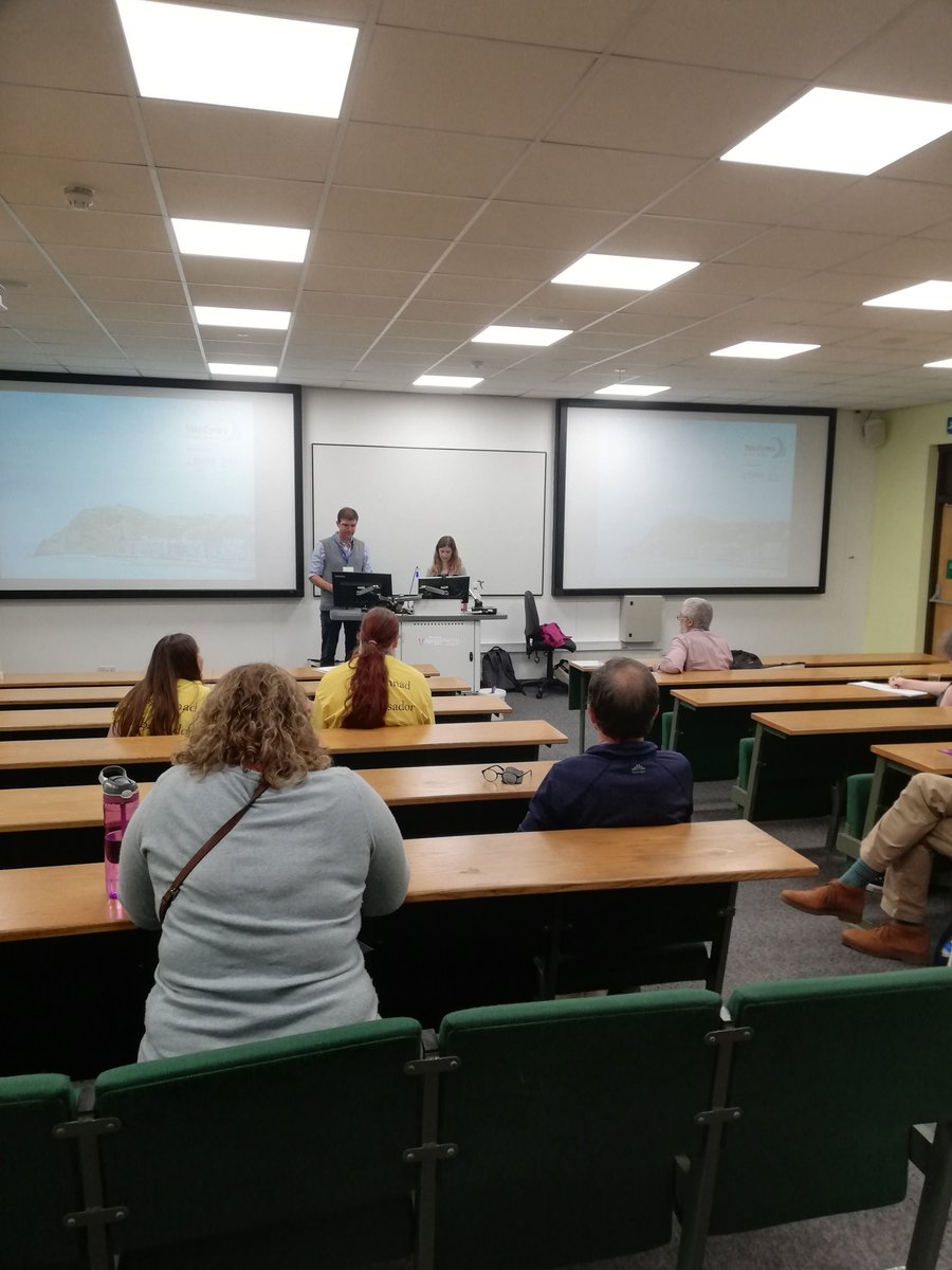 Elizabeth Bruno-McClung and Phil Jones sharing APHA's surveillance dashboards with us.

<a href="/APHAgovuk/">APHA</a> #VetsCymru2022