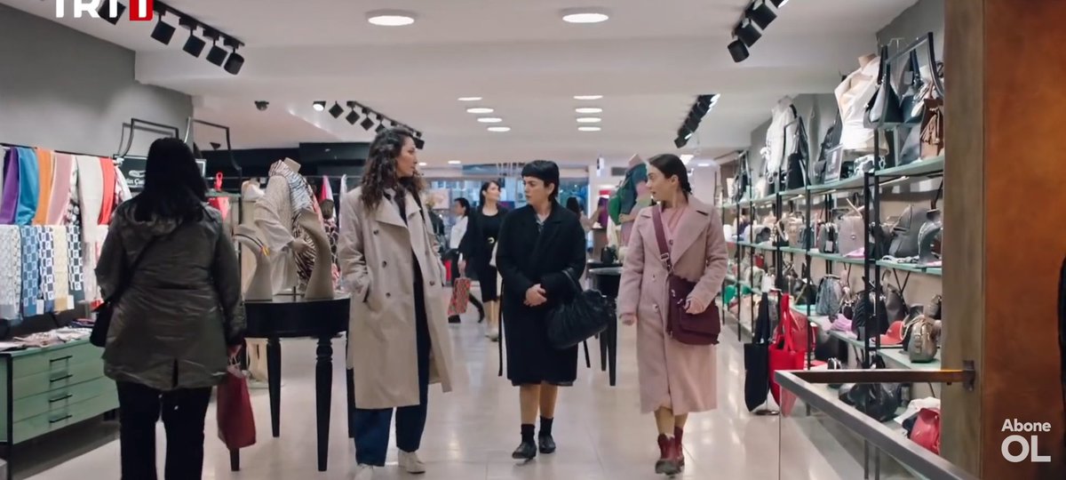 Safiye_Inocent's tweet photo. Aquí de compras con mi hermana y la Palo 🤭😍
@GulbenInocentes
@safakesra0
#Inocentes14Jun https://t.co/3TZmsIQwR7