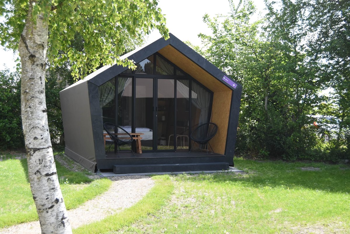 De komende 4 weken (20 juni - 14 juli) een leuke aanbieding. Kom op een Ma-Di-Wo-Do overnachten in een van onze hotelsuites en ontvang 20% korting.
denollen.nl/accommodaties/…