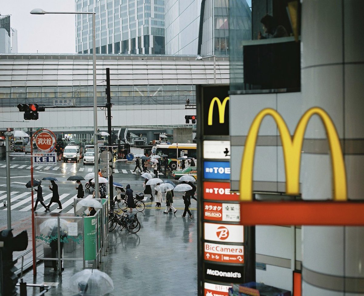 zentanakata's tweet photo. rainy day in tokyo https://t.co/6F6482ZC6u