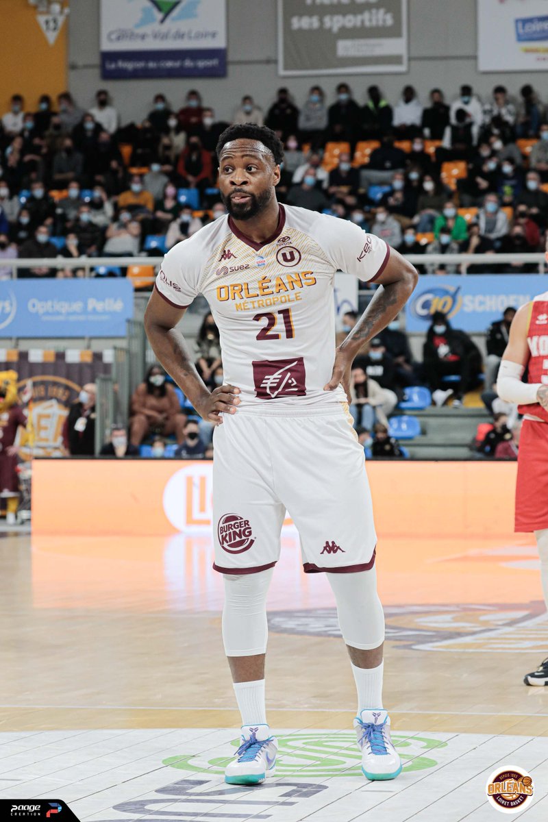 🎂Nous souhaitons un très bon anniversaire à notre capitaine <a href="/Male869/">Malela Mutuale</a>  qui fête aujourd'hui ses 31 ans ! 

#TousOLB