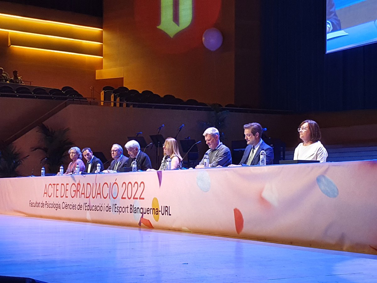 francescrp's tweet photo. Comença l'acte de graduació de la 74a promoció de Mestres d'Ed. Infantil i Ed. Primària @BlanquernaFPCEE @uramonllull 
Moltes felicitats a totes i a tots! https://t.co/aM3fZLjgLw