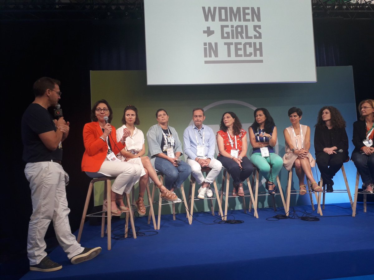 LaureMH's tweet photo. "Chez @airliquidegroup, on essaie certes d'avoir des roles models mais aussi des parcours models! Des parcours qui sont des success stories, habités par des personnalités :  ça fait envie et venir des talents." Sophie Zirah. @emiliemouren
@Corinne_Bordry
@edithlemieux https://t.co/2IxYdWKBnX