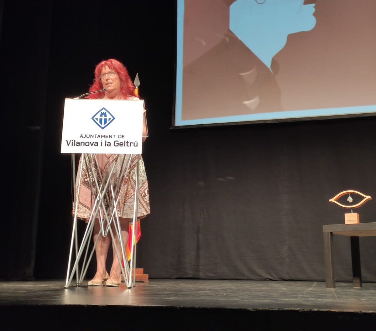 HerbariBCN's tweet photo. L'Ajuntament de Vilanova i la Geltrú ha concedit el premi Roig Toqués a Maria Carme Barceló, secretària del CeDocBiV, per la seva recerca sobre les algues bentòniques 🌊
#cedocbiv @crai_ub https://t.co/o8DbL8dkno https://t.co/rxOVwhyTJm