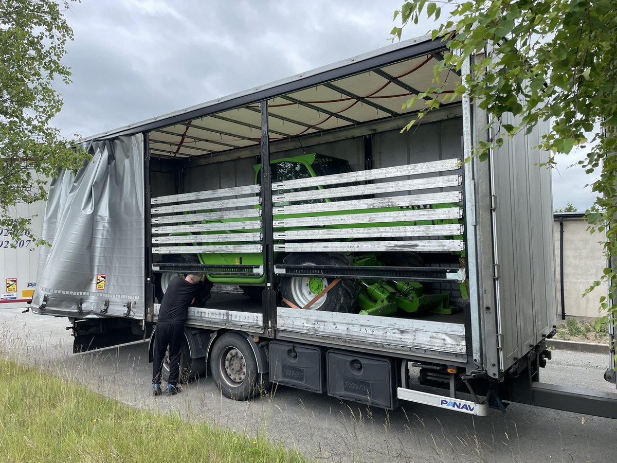 markoneill2011's tweet image. Sold Merlo Telehandler off to a customer in the Czech Republic 🇨🇿 #plantsales #machineryexport