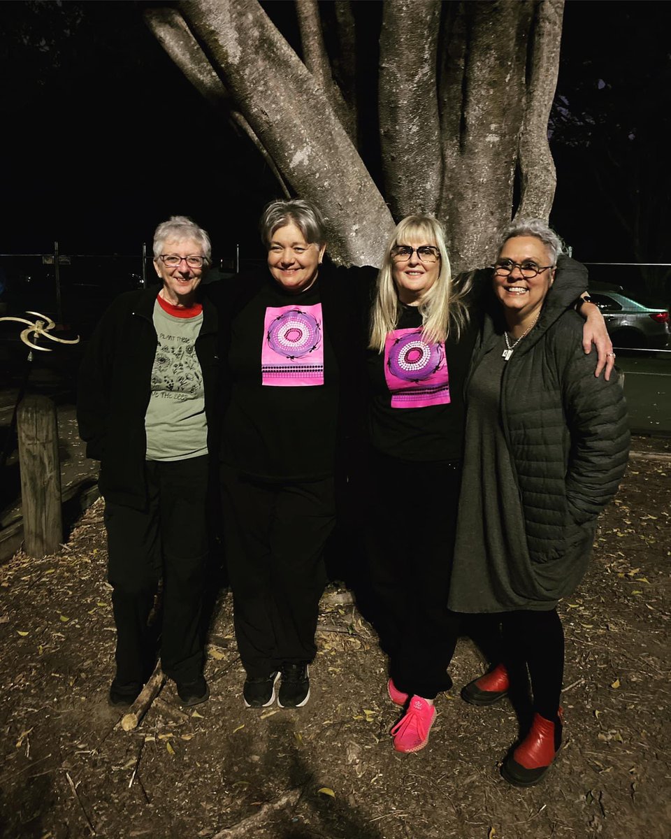 DebKilroy's tweet photo. Sistas ๐ค๐ค๐ค
4 of the 5 of us who are the outside founding members of Sisters Inside. 30 years since we said we gonna fkc shit up. ๐ฅ๐ฅ
#FreeHer
#sistersinside
#abolishprison
#DefundThePolice
#refundcommunities
#MelissaLucashenko
#KateHarrison
@blacknursinghx https://t.co/zAPb7G9Kqg
