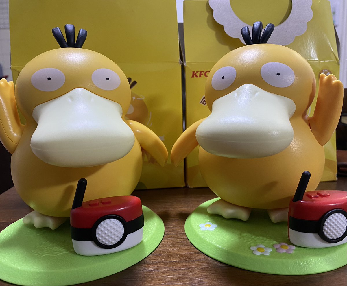 本物（右）と偽物（左） 楽天で買うと偽物来るので注意。 よく見ると