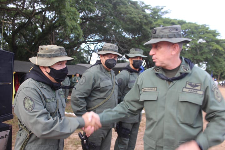 ecab_umbv's tweet photo. 🐴#17JUN22|| En el marco de las actividades conmemorativas al 201° Aniversario de la Batalla de Carabobo,  la @ecab_umbv participó como representación de la Caballería en el recorrido que hiciera el Ejército Libertador  desde Taguanes hasta el Campo de Carabobo aquel 24 de Junio. https://t.co/8NwvXvDmGU