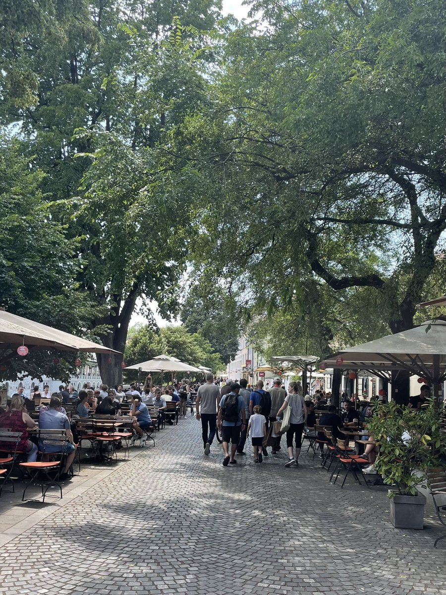 In Ljubljana, there are over 100,000 sq. metres of pedestrianised streets.

Outdoor dining &amp; pedestrianisation are complementary, with a fluidity between street &amp; dining spaces, resulting in an attractive &amp; animated public space.

Lessons for outdoor street dining in Ireland.