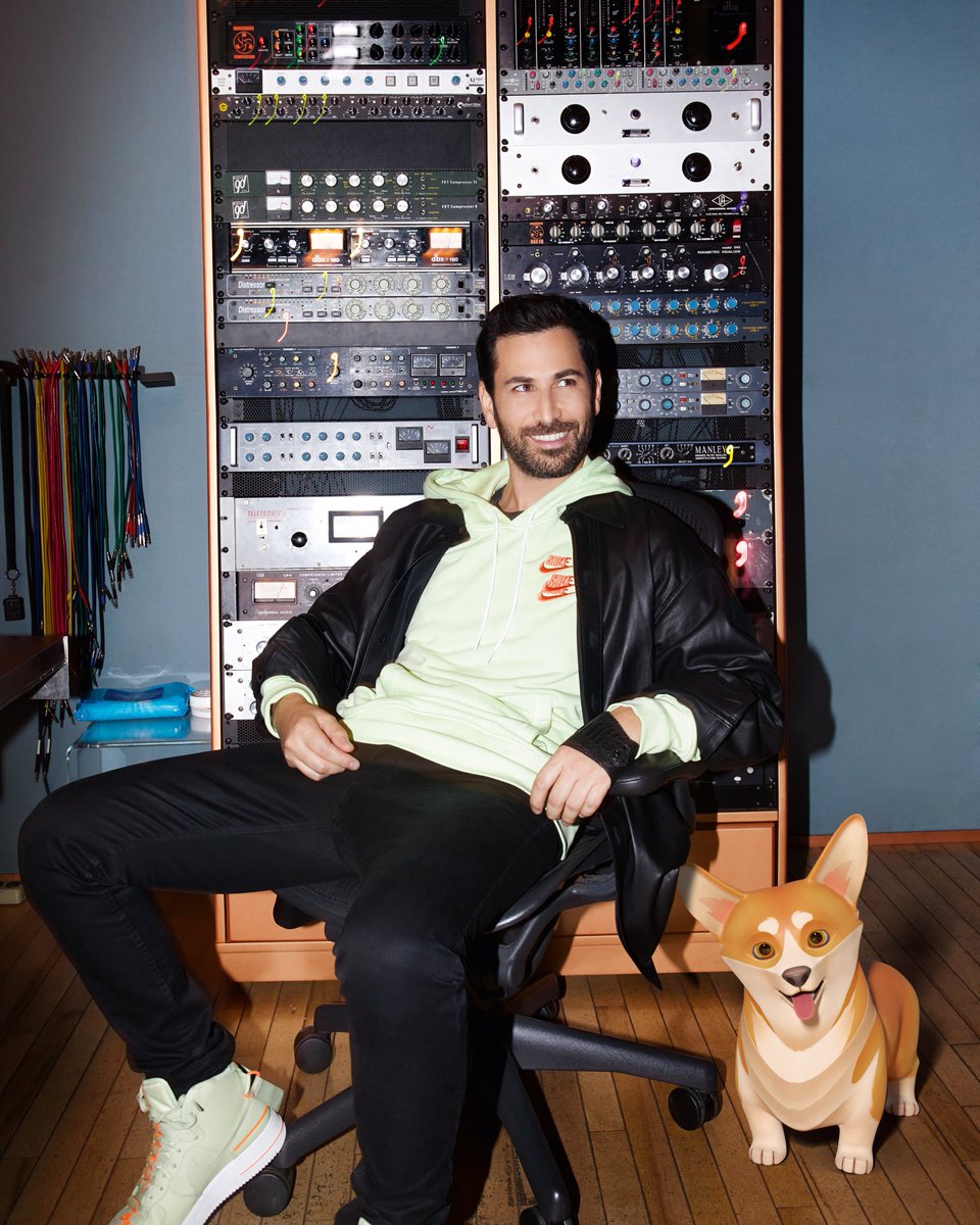 Dogami's tweet image. 2022 Grammy award winning music producer, @michaelmalih joins the Petaverse. 
He is currently working on DOGAMÍ’s in-game atmospheric music 🎶

He’s worked with the best: @Madonna, @RealBlackCoffee, @Anitta and many many more!

Let's all bark DOGA DOGA to show our support 💜