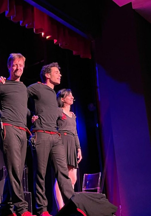 jammingteatro's tweet photo. Además de un público ❤ brutaling, hoy en Bilbao y en Madrid, tenemos 2 elencos que se te va la olling 👇🏻

📍@teatrocampos: @improtour @GalimbertiPaula @LOLO_Diego 

📍@TMaravillas: @borjacortesgm Paloma Córdoba @JuanMa_Diez https://t.co/Od4vVYye32
