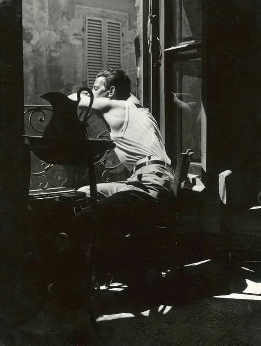 literlandweb1's tweet photo. "Nunca está nadie más activo que cuando no hace nada, nunca está menos solo que cuando está consigo mismo".
"La condición humana", Hannah Arendt https://t.co/H9xJVkGdfd