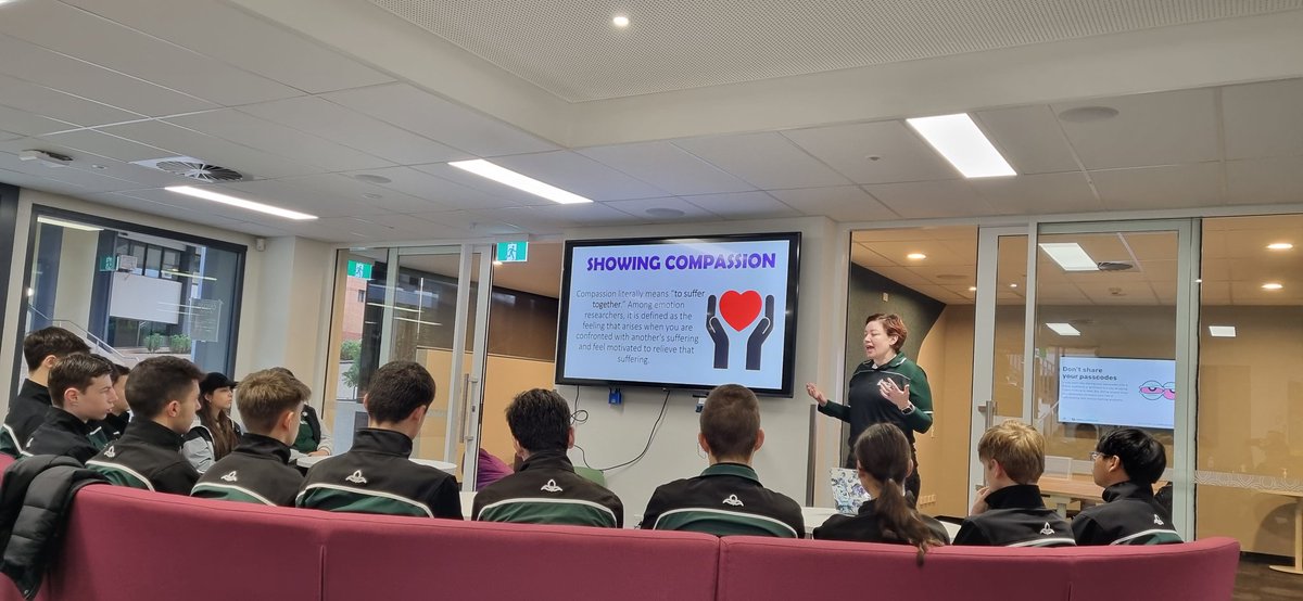 A group of our students gather early this morning to walk in solidarity with cancer sufferers and to raise vital funds for the <a href="/CancerCouncilWA/">Cancer Council WA</a>
relayforlife.org.au/event/servite-…

<a href="/ServiteCollege/">Servite College</a>