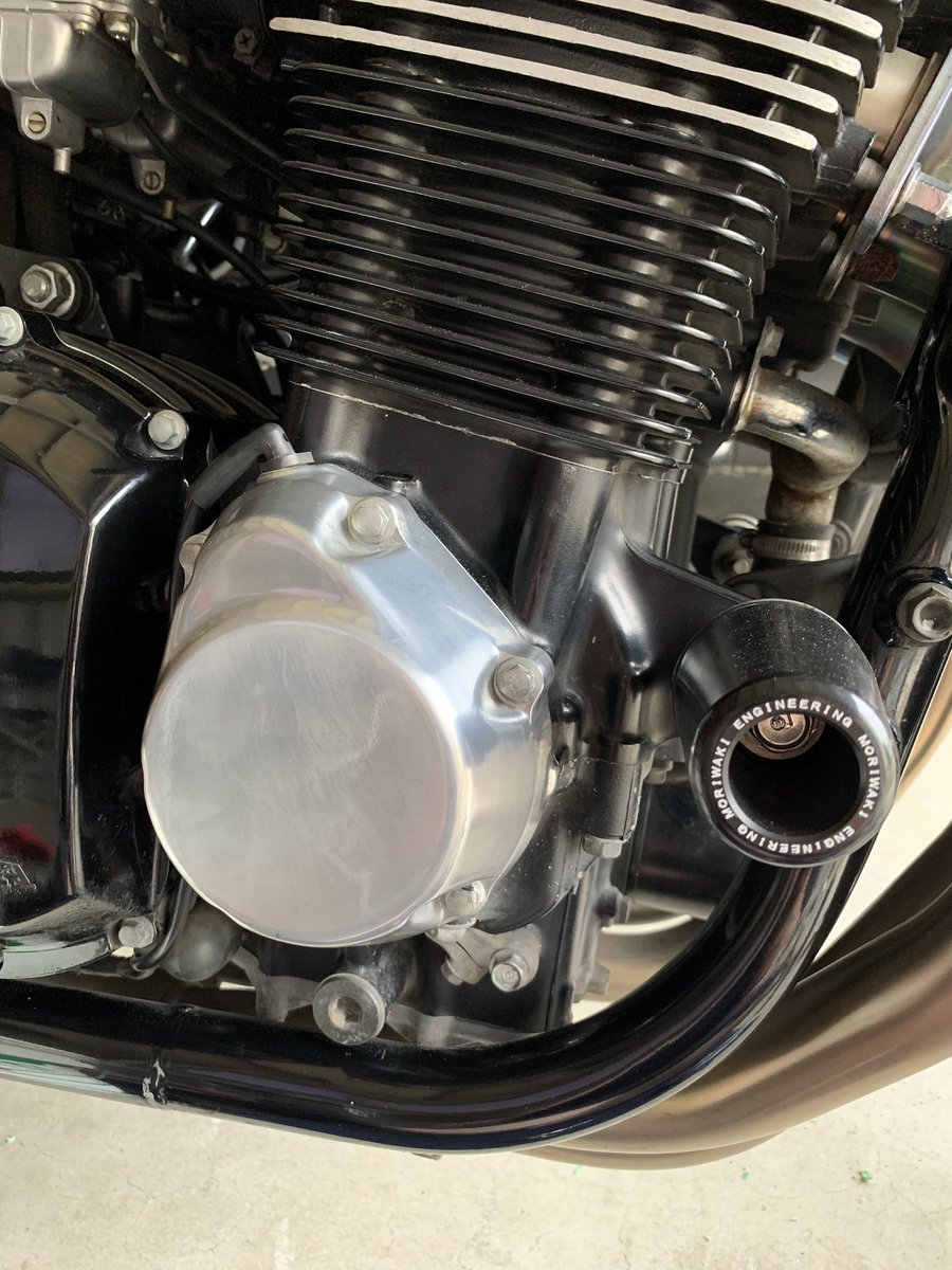 CB750four_1970's tweet photo. CB1300のフロントフォーク、ポイントカバーの磨き✨

#cb1300sf
#sc40
#磨き https://t.co/kl9hPTA0JS