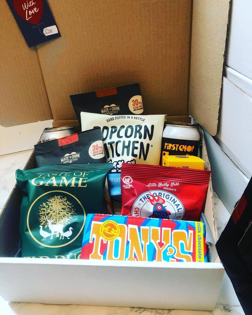 At40a's tweet image. Our Fathers Day boxes are all made up ready for you: Vanilla Stout, Pale Ale, Popcorn Kitchen, Salami chips, Chorizo thins, Chicken crackling with Habanero Chilli, Drinks Biscuits, wild Duck &amp;amp; Plum Sauce crisps &amp;amp; top with a large bar Tony’s Chocolonely #shoplocal #fathersdaygifts