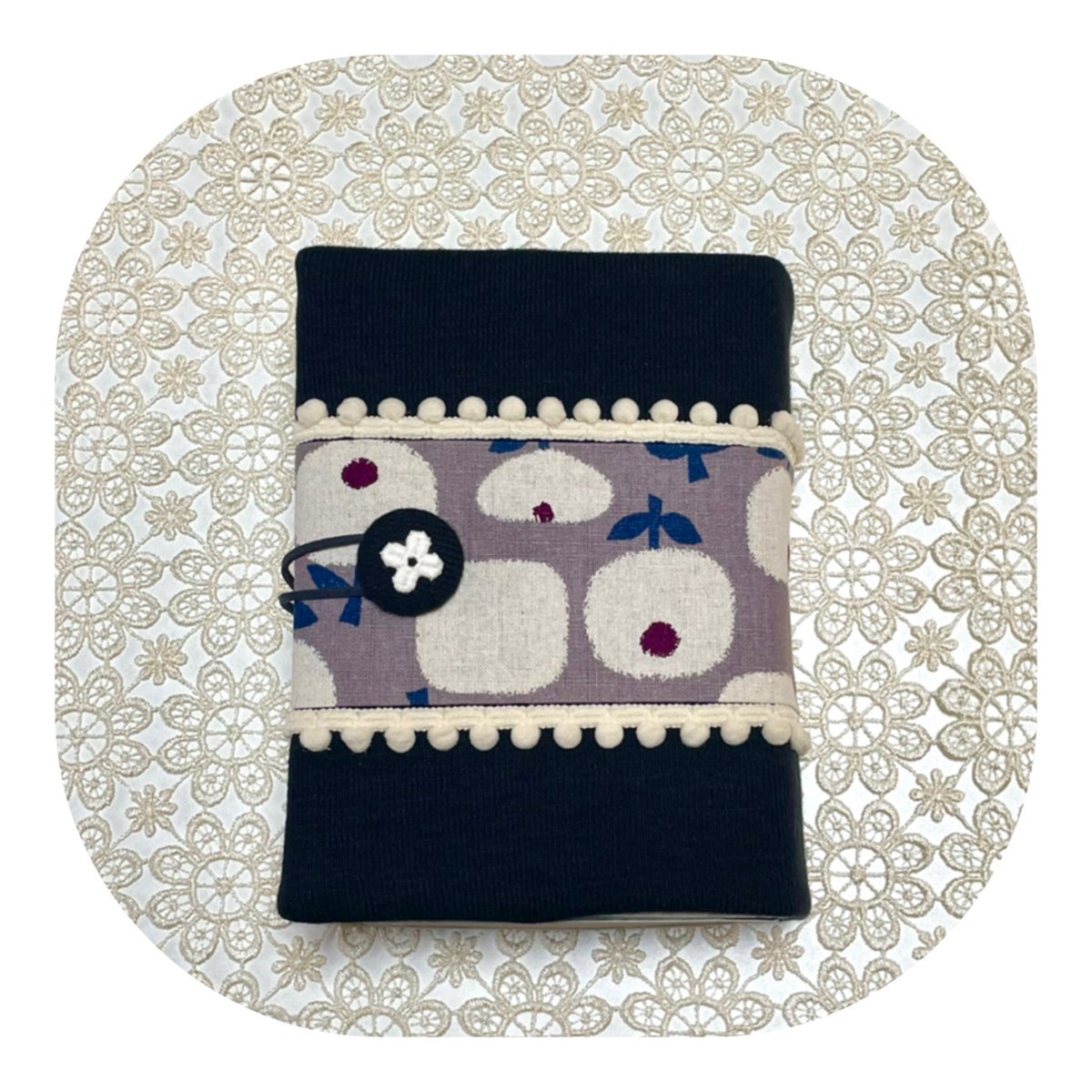kotorishop's tweet photo. ことりShopです。

新改訳聖書 中型カバーの新作が出来ました〜。
花柄の生地とぽっこりかわいいリボンを合わせました。

全部で6枚。他のカバーもぜひご覧ください〜。
こちらから→ https://t.co/xpcKak482e

#聖書カバー #クリスチャングッズ  #biblecover https://t.co/8K07nXIeyL