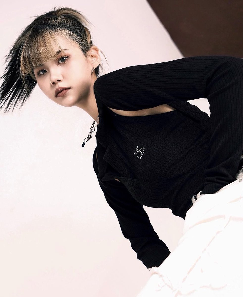 GimbapBlog2's tweet image. #FRIDAANNE sera de retour avec son second single #BubbleLove le 19 juin.