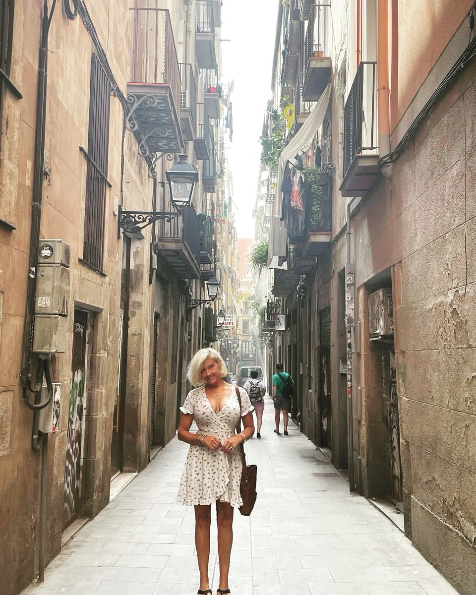ChampaBayMel's tweet photo. Peaceful in Barcelona. Feels so good to be here🇪🇸 #vacation #Spain #calm #relax #breathe #NoDeadlines #adventure #travel https://t.co/bf38aaM8ai