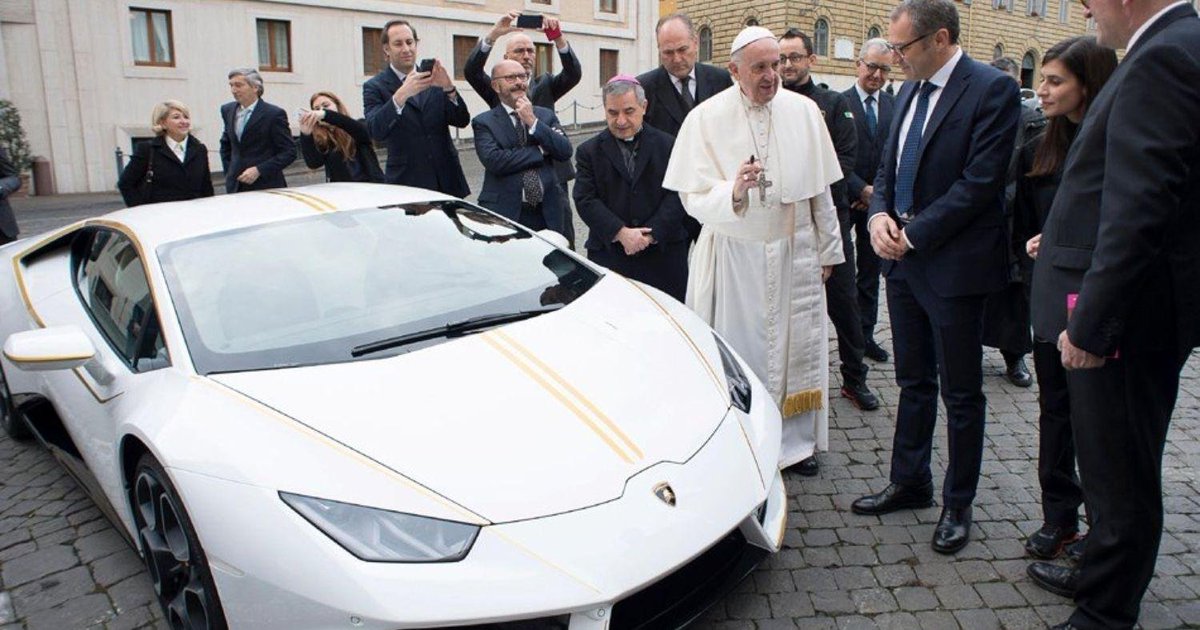 Pope Francis receives a Lamborghini (2018)