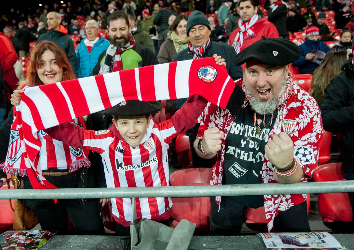 AthleticClub's tweet photo. 🧣 Pasión rojiblanca 🔴⚪️

#AthleticClub 🦁 https://t.co/Bwr7dgZQUH