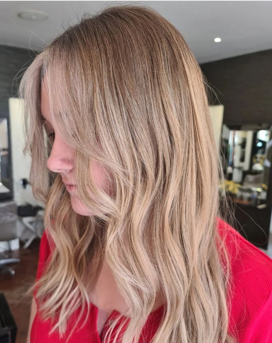 Cinnamon blonde tones. Stunning work from Market Deeping Stylist Mahsa with this gorgeous balayage. Have you met Mahsa yet? Book in today by calling 01778 300558 or via the BOOK NOW button available in our profile. #haircare #peterboroughsalon #peterboroughuk #pkaihair